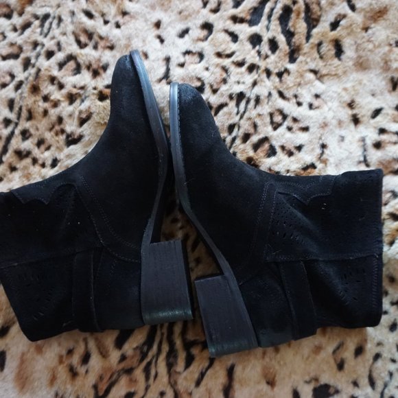 NEW Naughty Monkey Zoey perforated leather boots 7 - Picture 6 of 10